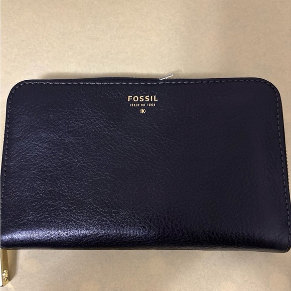 Fossil Wallet - Picture 1 of 3